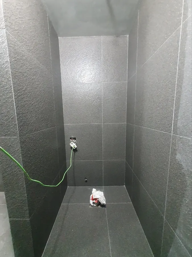 판교 사무실 화장실 다크 톤 샤워부스 시공