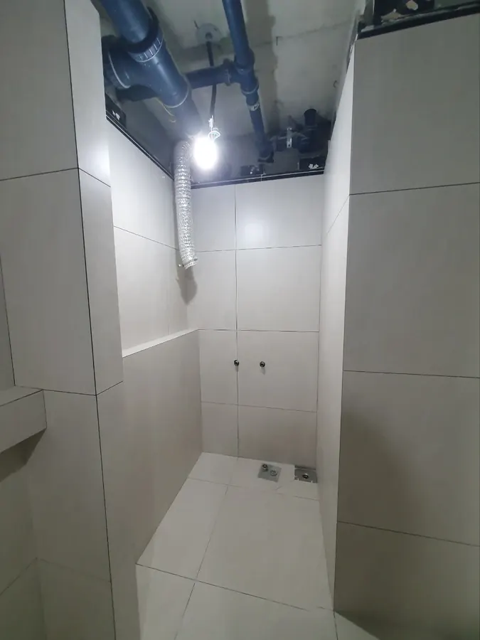 분당 샤워부스 밝은 톤 크림 타일 시공